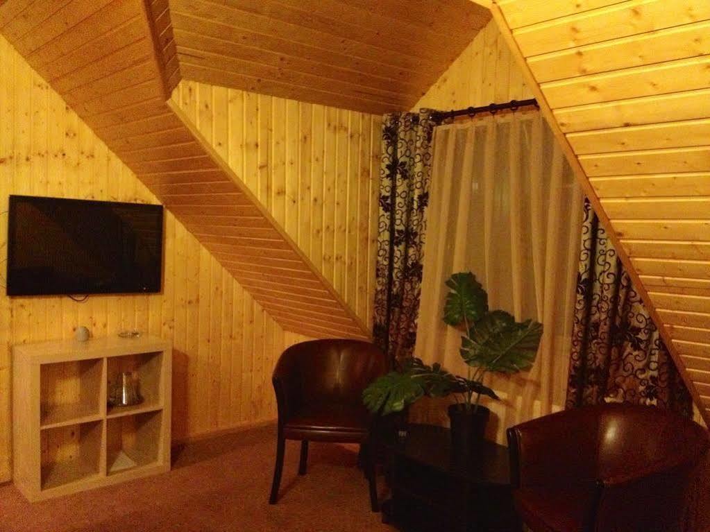 Conac Bavaria Буштени Экстерьер фото